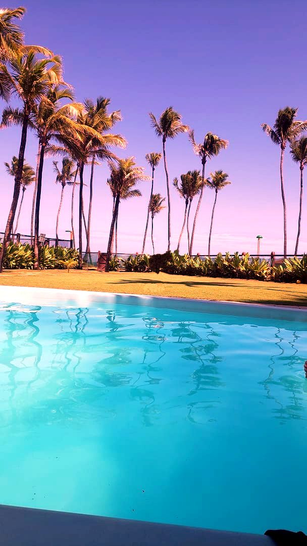 Piscina com vista para o mar