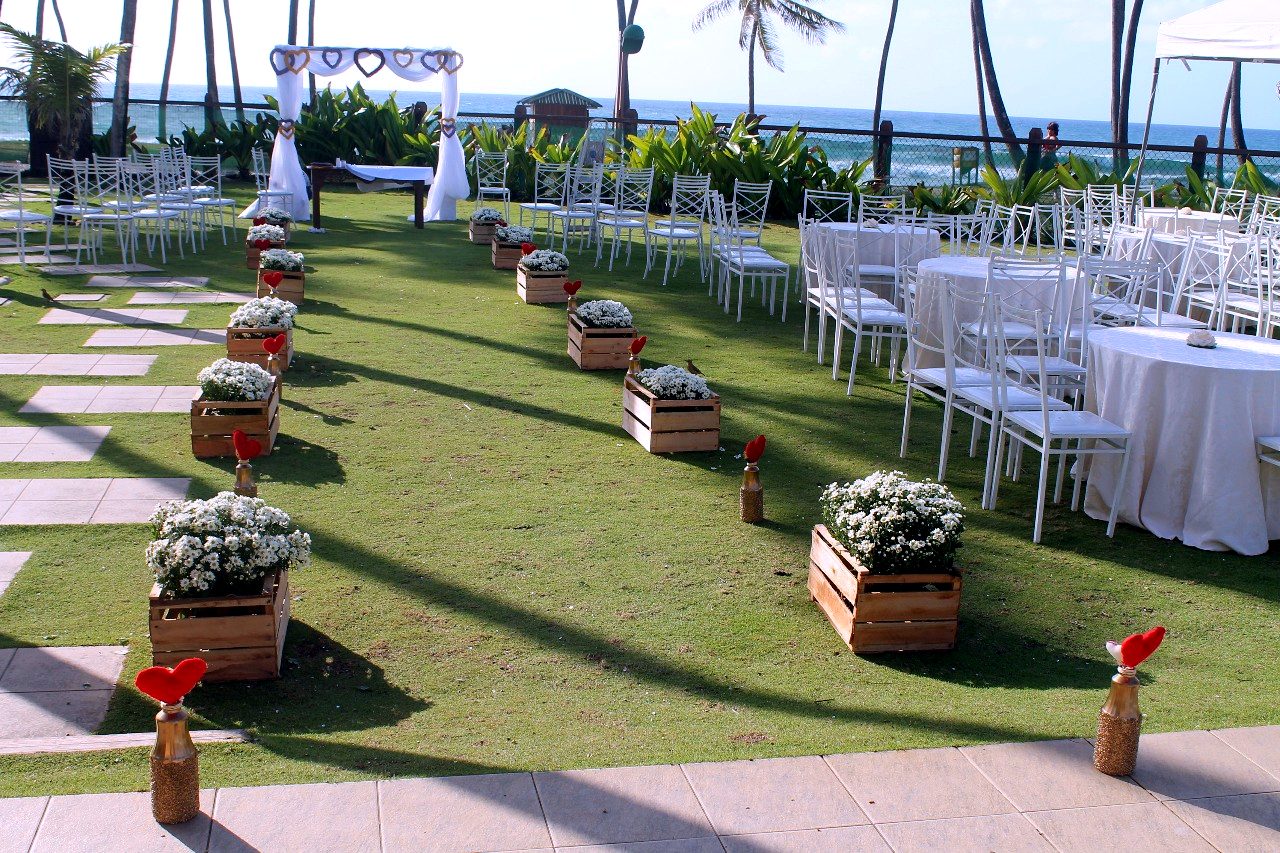 Jardim da Casa Refúgio de frente para o mar